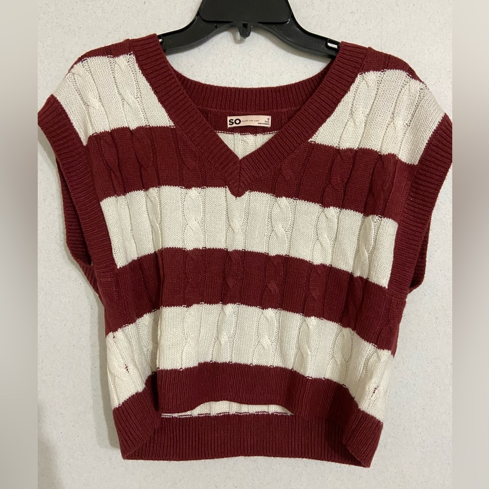 So Brand SZ S Cropped Sweater